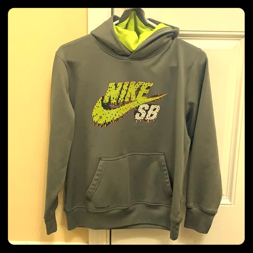 Boys Nike pull over